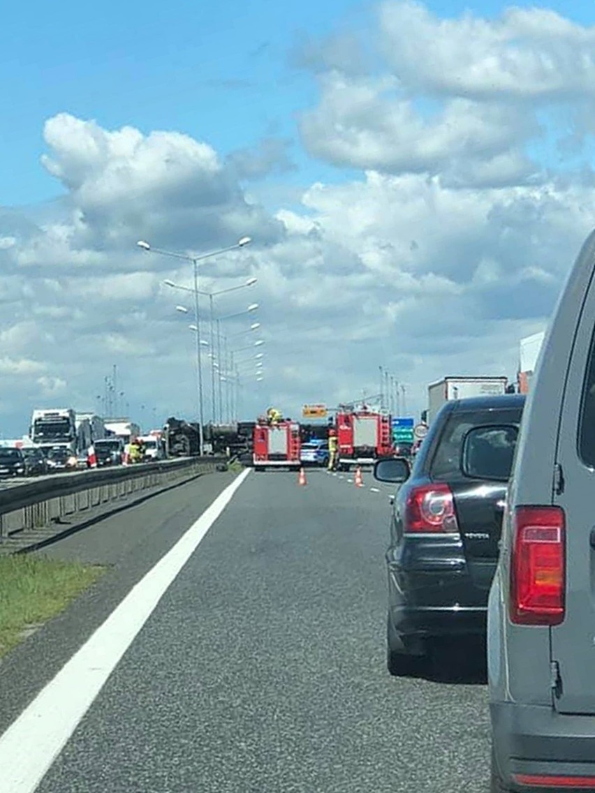 Wypadek tira na autostradzie A4 w Gliwicach....