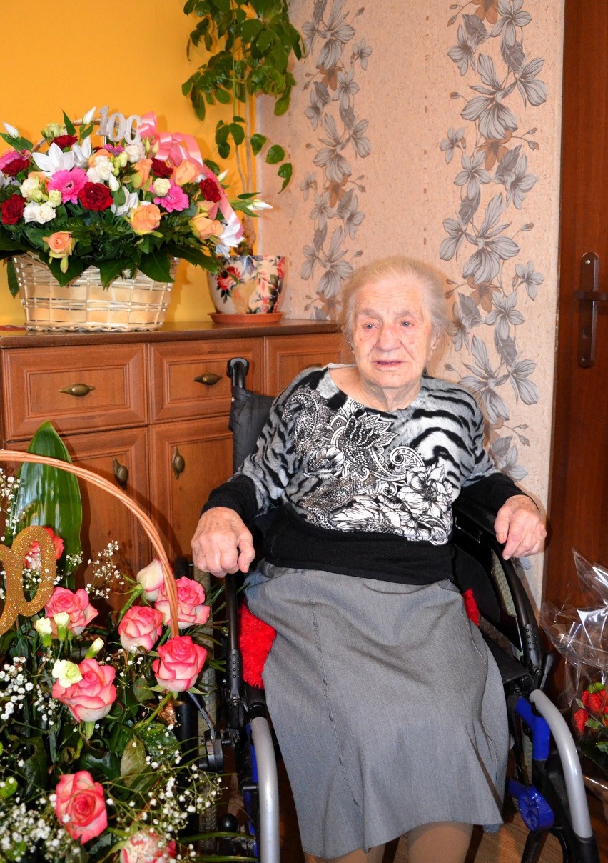 Pani Leokadia urodziła się 2 stycznia 1924 roku w Dąbiu...