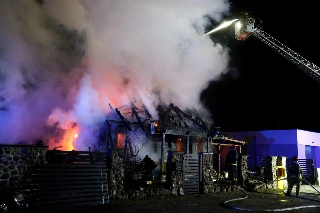 Nocny pożar domu w Żernikach Wrocławskich.