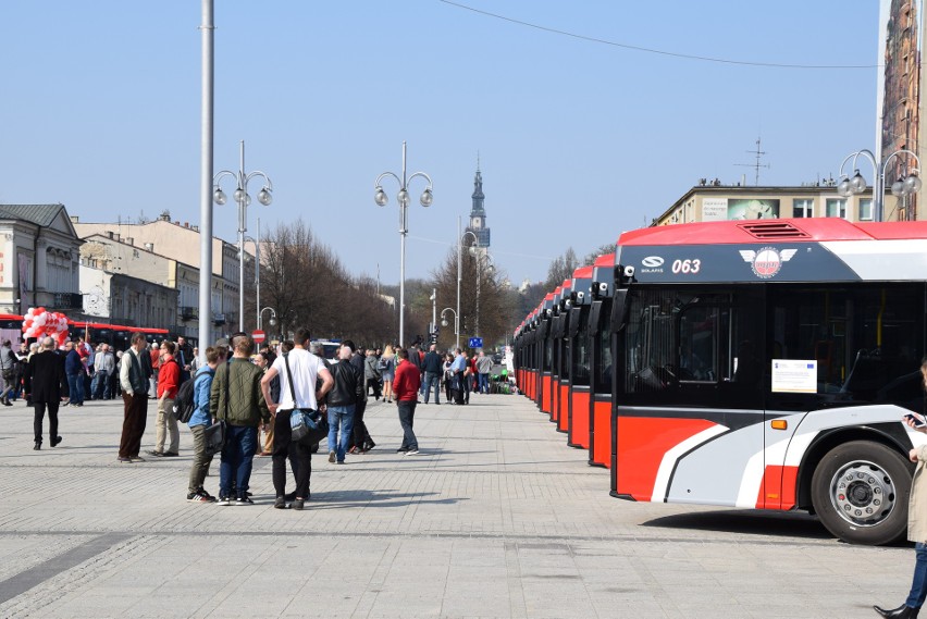 Częstochowa: MPK zaprezentowało na Placu Biegańskiego nowe solarisy [ZDJĘCIA]