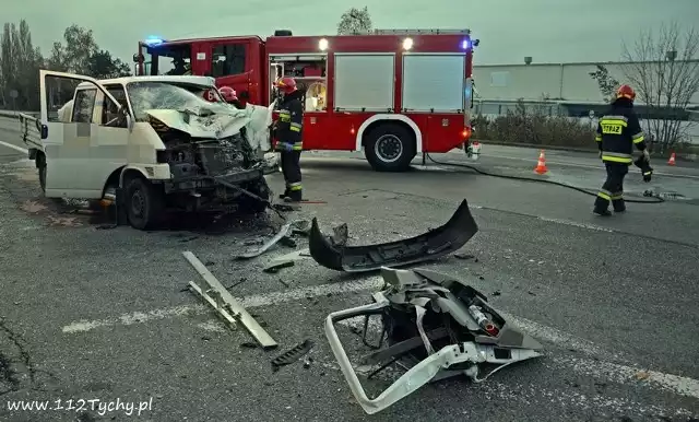 Zderzenie ciężarówki z busem w Tychach