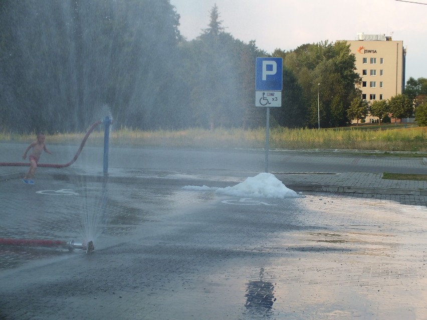 Wszędzie wielkie upały, a w Jastrzębiu-Zdroju... śnieg...