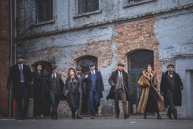 Piykne Bindry w kultowych dla Katowic miejscach odtwarzają klimat popularnego brytyjskiego serialu Peaky Blinders.