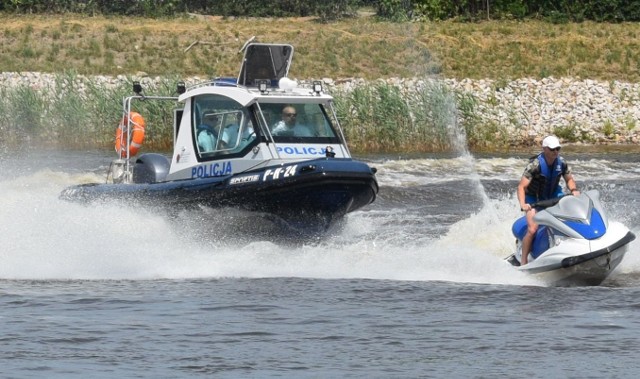 "Bezpieczna kąpiel" nad zalewem w Szydłowcu.