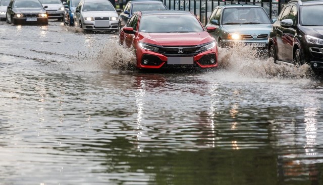 Urząd Miasta Gdańsk informuje, że jest gotowy na intensywne opady. W mieście zebrał się zespół zarządzania kryzysowego, który omówił rozwiązania mające zniwelować ryzyko wystąpienia powodzi i podtopień.
