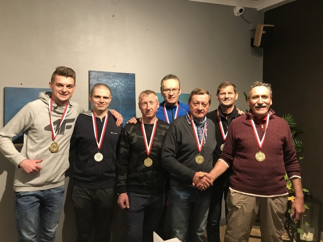 Od lewej: Piotr Guzik, Paweł Żylicz, Rafał Kamieniecki, Ireneusz Zagrodzki, Krzysztof Nagórek, Edward Pokorny i Bogusław Staniaszek. Brawo panowie za biegową wytrwałość. Póki co życzymy powodzenia i dobrej kondycji na innych trasach biegowych