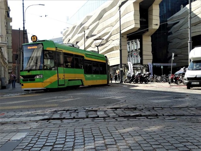 Szyny na łuku torowiska z Podgórnej w Aleje Marcinkowskiego muszą być naprawione.