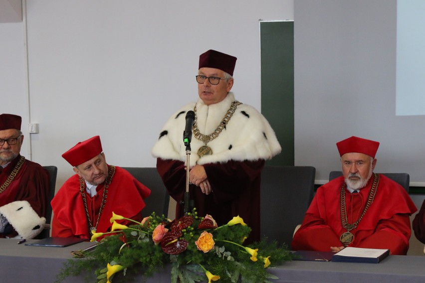 Inauguracja roku akademickiego w Wyższej Szkole Ekonomii, Prawa i Nauk Medycznych w Kielcach (WIDEO, zdjęcia)