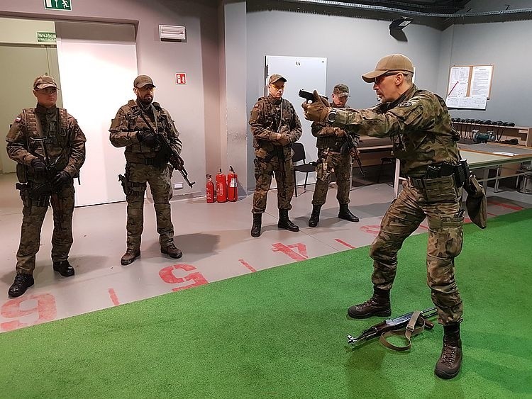 Marynarze CSMW w Ustce przeprowadzili szkolenie z bronią (zdjęcia)