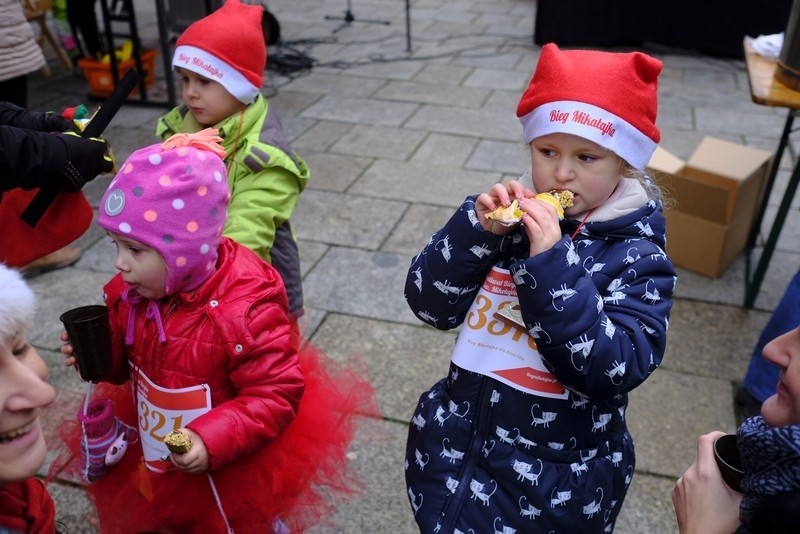 Festiwal Biegów Świętych Mikołajów - pierwsze były dzieci! [ZDJĘCIA]