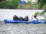 Wydobyli prawie półtorej tony śmieci! Międzynarodowa akcja kajakarzy na Międzyodrzu w Szczecinie. ZDJĘCIA 