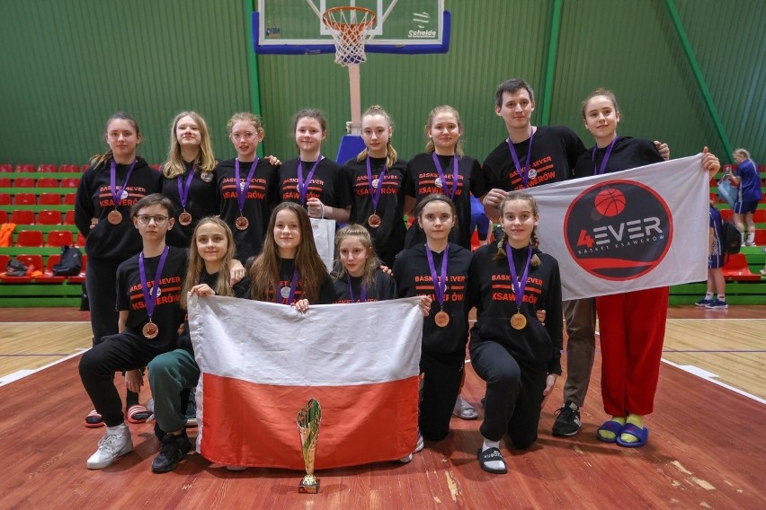 Koszykówka. Młodzież  z Ksawerowa trzecia na Litwie