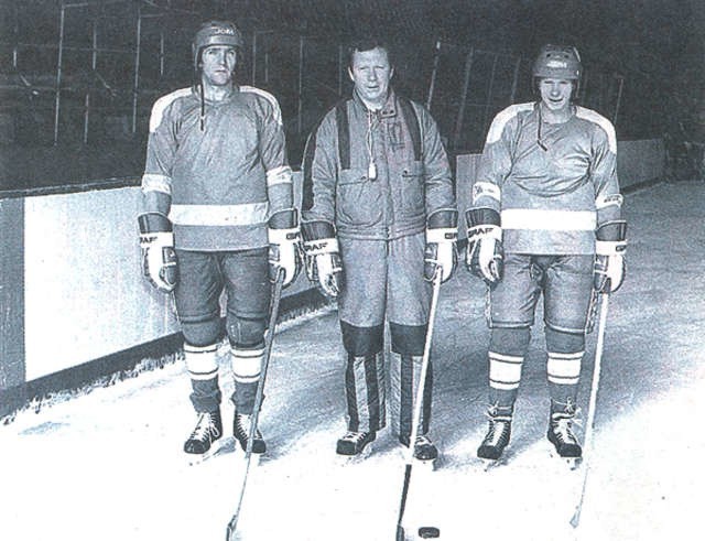 Po wielu latach na toruńskie lodowisko powróci Władimir Mieleńczuk (pierwszy z lewej), na zdjęciu wraz z Borysem Barabanowem i Walerym Usolcewem