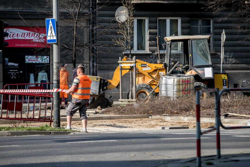 Kraków. Rozpoczął się remont chodnika na alei Słowackiego w ramach budżetu obywatelskiego