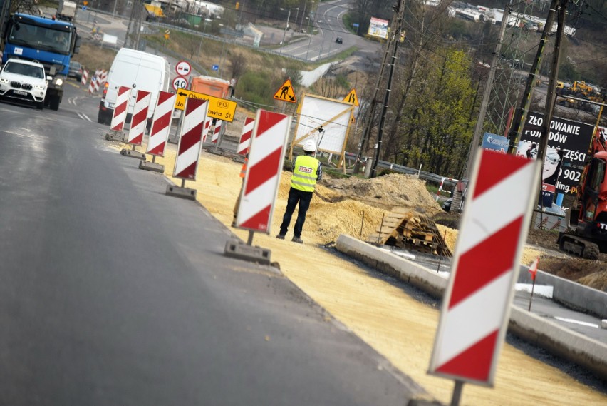 Trwa remont drogi wojewódzkiej nr 933 pomiędzy Wodzisławiem...