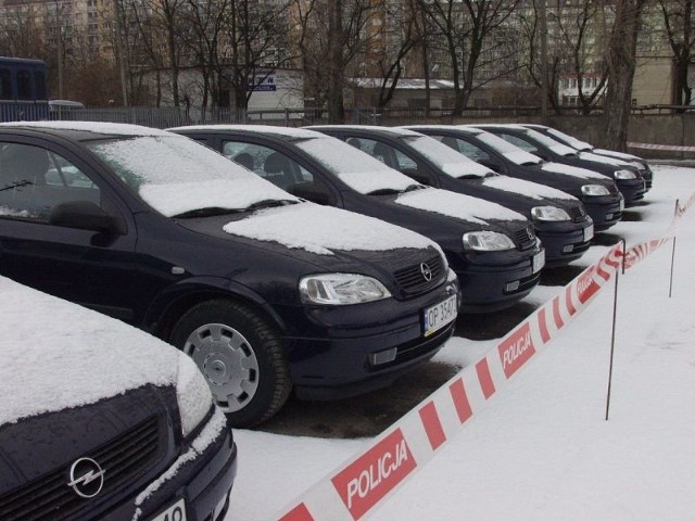 Wczoraj jeszcze nie wszystkie samochody były oznakowane, ale na dzisiejszą uroczystość wszystko ma być gotowe.