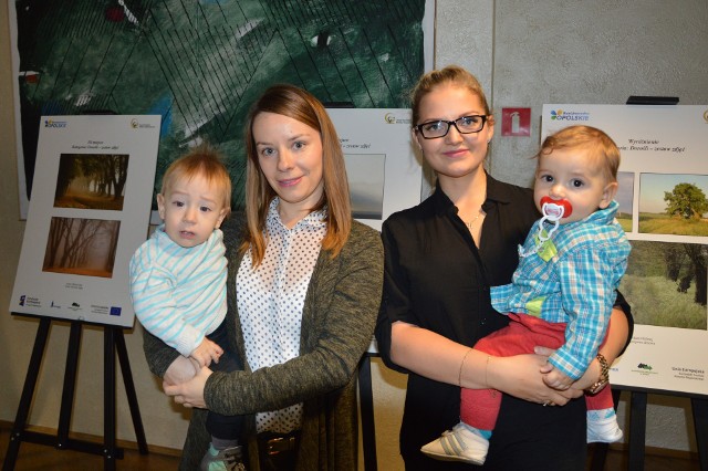 Dorota Parobij z 11-miesięcznym Kacperkiem i Justyna Olszewska z 9-miesięcznym Antosiem chwalą sobie wydłużony urlop macierzyński i martwią brakiem miejsc w publicznych żłobkach.