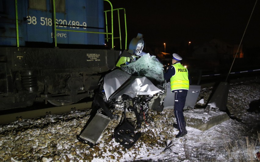 Wypadek w Kielcach z udziałem lokomotywy. Nie żyje mężczyzna [WIDEO, ZDJĘCIA]