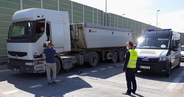 Inspektorzy kontrolowali ciężarówki na głównych trasach w regionie radomskim.