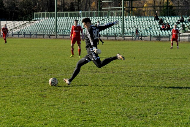 14.11.2015 myslenicezarabie - stadion ks dalin myslenice - pilka nozna, iii liga - mecz wisla ii krakow - garbarnia krakow 0-2n/z bramkarz garbarni marcin cabajfot. andrzej wisniewski / polskapresse / dziennik polski