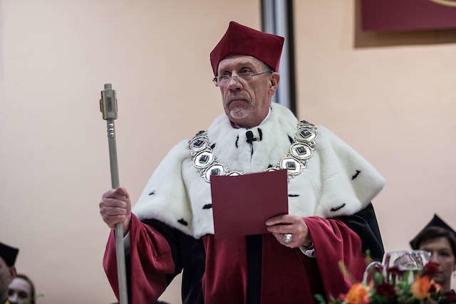 Rektor Uniwersytetu Technologiczno-Przyrodniczego prof. Tomasz Topoliński podczas inauguracji roku akademickiego 2016/2017.