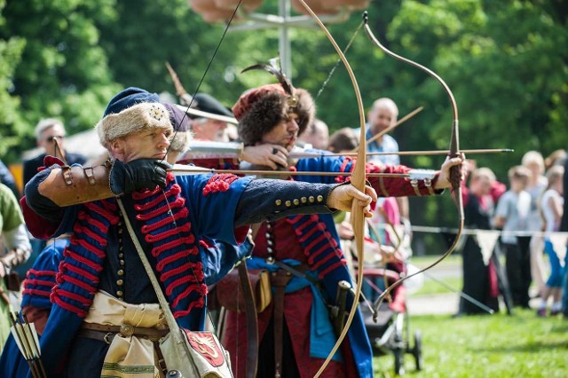 Trwają obchody 750-lecia Koszalina. Jedną z sobotnich atrakcji jest miasteczko rycerskie przy murach obronnych przygotowane przez Koszalińską Kompanię Rycerską.