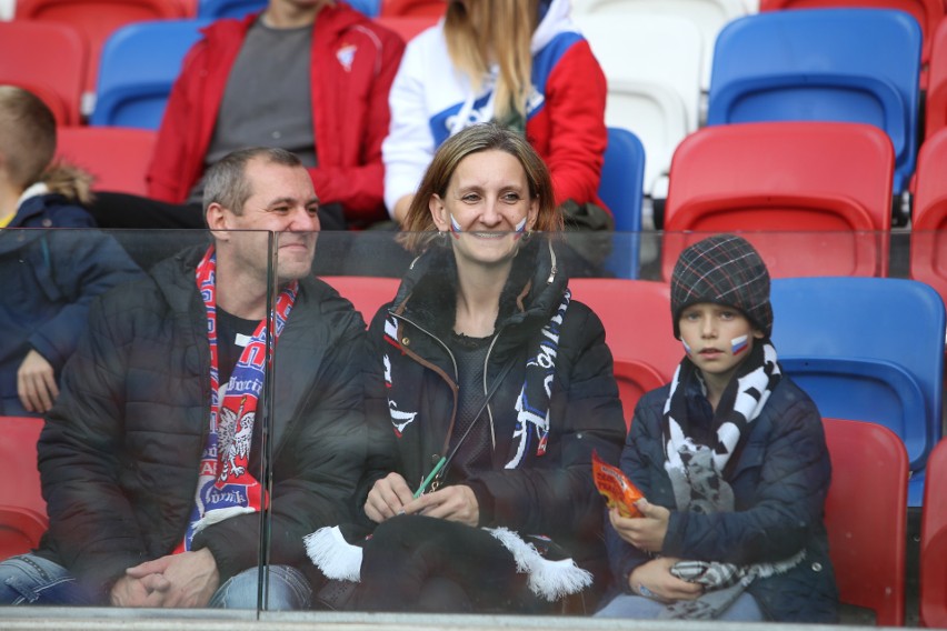 Górnik Zabrze – Piast Gliwice 1:1. Torcida śpiewała: całe Gliwice z KSG. Zdjęcia ponad 15.000 widzów na Arenie Zabrze