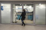 Koronawirus w Poznaniu: Biura obsługi klienta ZTM, GOAP i Aquanet zamknięte lub czynne krócej. Starostwo apeluje o ograniczenie wizyt