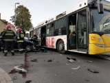 Wypadek na Waryńskiego. Samochód uderzył w autobus MZK [ZDJĘCIA]