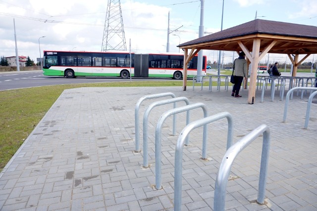Pierwszy parking na 54 auta i węzeł przesiadkowy w Lublinie powstał na Choinach przy nowej pętli autobusowej