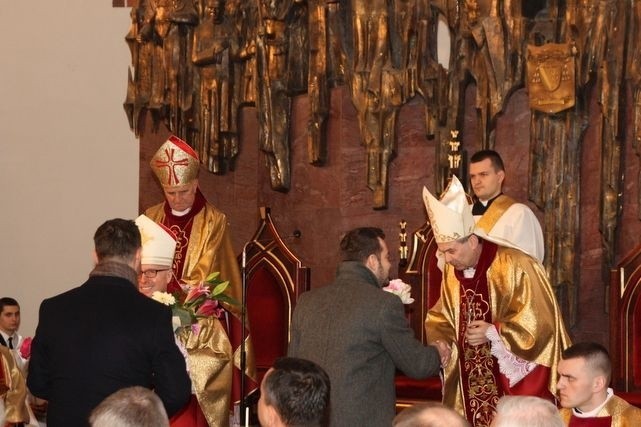 Uroczysta Msza Krzyżma Świętego w łomżyńskiej katedrze.