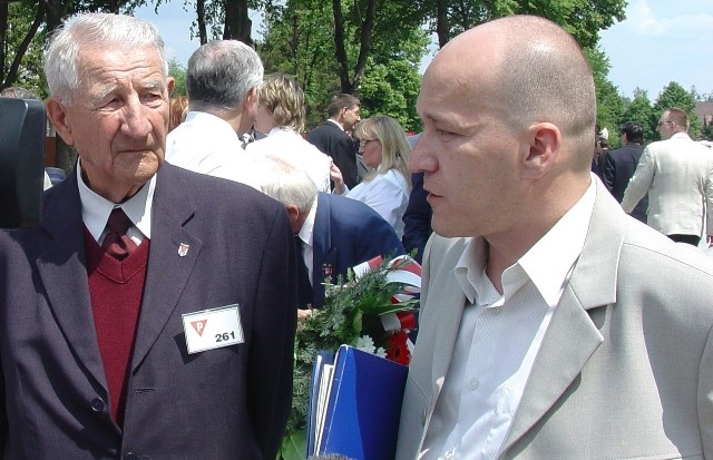 Bogdan Wasztyl, autor podcastu (z prawej) z Kazimierzem Zającem z pierwszego transportu do Auschwitz
