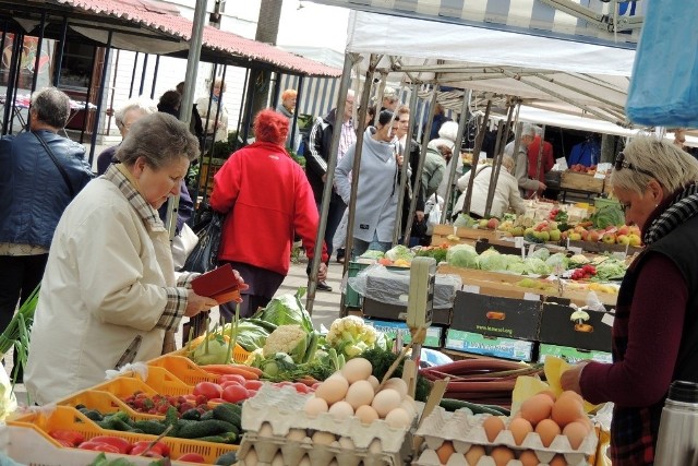 Ceny oszalały! Przez rok ziemniaki w regionie podrożały o ponad 100 proc., chleb o 10 proc., wywóz śmieci o 20 proc., a zwykła pasta do zębów o 14 proc. To tylko przykłady podwyżek. Twarde dane podał Urząd Statystyczny w Bydgoszczy.Czytaj więcej na kolejnych stronach >>>>Tekst: Małgorzata Oberlan