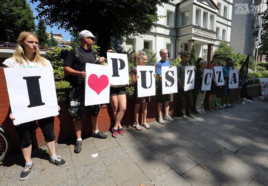 Szczecin: Protest przeciwko wycince lasów. "I <3 Puszcza" [zdjęcia, wideo]