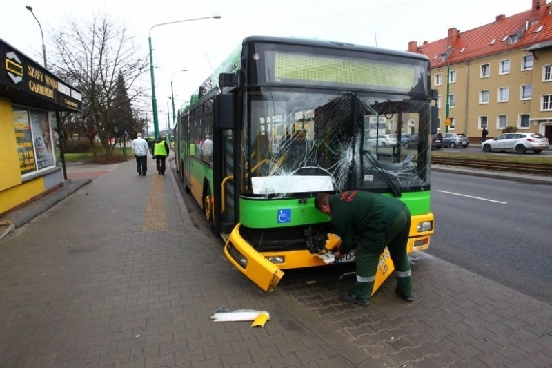 Zderzenie autobusu z tramwajem w Poznaniu