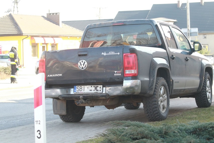 Wypadek na DK94 w Groblicach. Droga zablokowana, dwie osoby ranne (ZDJĘCIA)