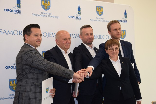 Porozumienie programowe podpisali w poniedziałek (6.05) przedstawiciele Koalicji Obywatelskiej, Śląskich Samorządowców i Polskiego Stronnictwa Ludowego. To te ugrupowania stworzą koalicję w Sejmiku Województwa Opolskiego.