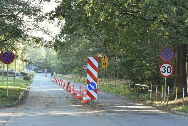 Makabrycznego odkrycia w okolicach szpitala w Lesznie dokonano w piątek w godzinach przedpołudniowych.