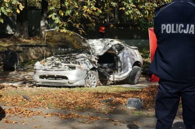 Niedawno w Bytomiu doszło do śmiertelnego wypadku z udziałem forda na brytyjskich tablicach. Kierujący osobówką na prostym odcinku drogi uderzył w bok osobowego volkswagena. Zginęli 23-letni kierowca i 31-letni pasażer „anglika”. Okoliczności wypadku bada