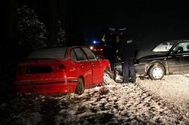 Na drogach powiatu tucholskiego w ubiegłym roku doszło do 26 wypadków i 424 kolizji. Na zdjęciu migawka z grudniowego wypadku w Cekcynku.