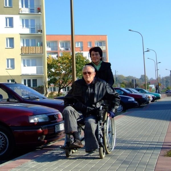 Po remoncie na Osiedlu Piastów Śląskich gmina ułożyła nowy asfalt i przebudowała chodniki.