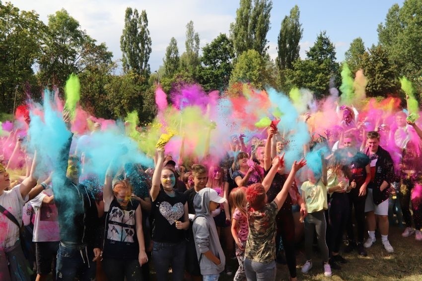 Kolor Fest w Łodzi! Byliście? Zobaczcie zdjęcia, jak łodzianie sypali się kolorami 
