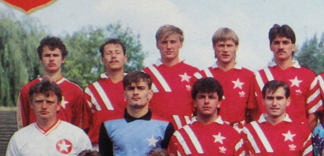 W środku w górnym rzędzie Oleg Derewinskij - w barwach Wisły Kraków, sezon 1992/1993