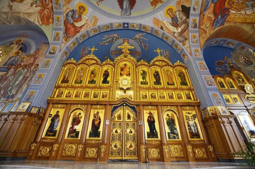 Wnętrze cerkwi Zaśnięcia Przenajświętszej Bogorodzicy.