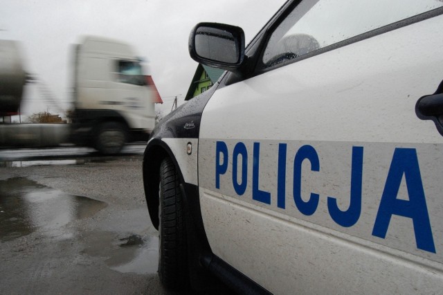 Do zdarzenia doszło około godziny 7 w Kołobrzegu u ulic Jasnej i Żurawiej. Kierowca samochodu daewoo nie zachował ostrożności i uderzył w tył poprzedzającego go radiowozu.