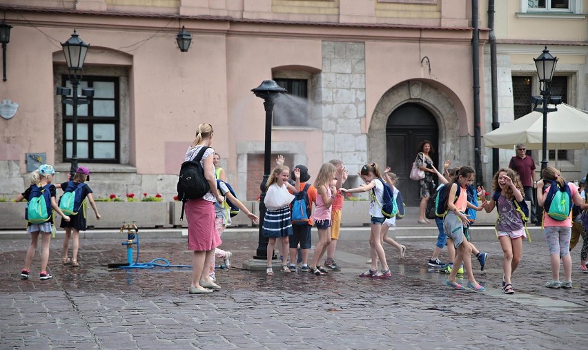 Kurtyny wodne już nie raz były rozstawiane w Krakowie