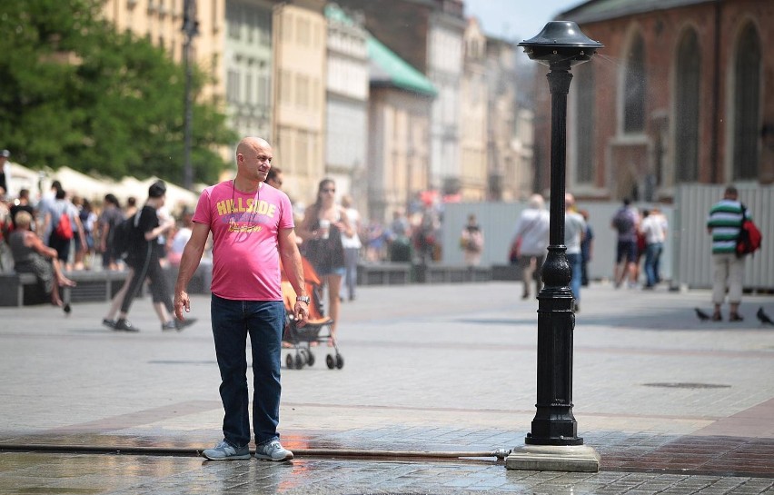 Kurtyny wodne już nie raz były rozstawiane w Krakowie