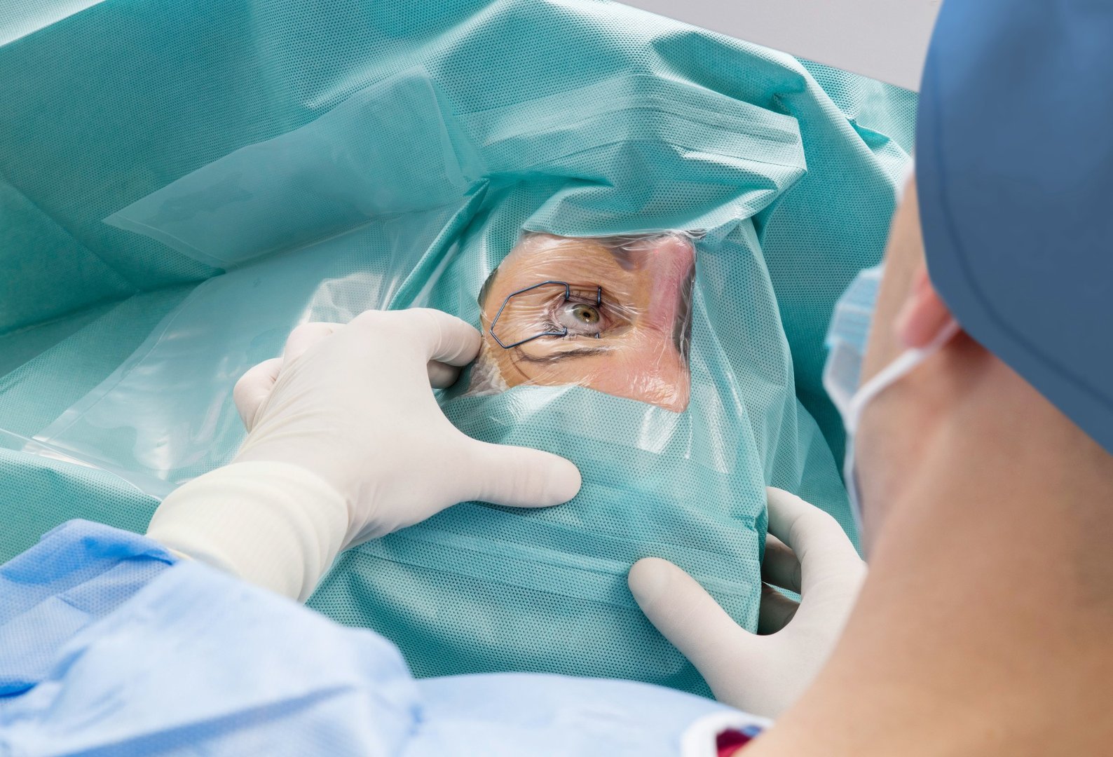 Laserowa korekcja wzroku – jak przebiega zabieg, kto może z niego  skorzystać, a w jakich przypadkach jest przeciwwskazany | Strona Zdrowia
