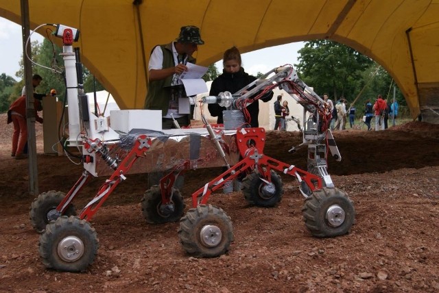 Nasz zespół jest też zadowolony z poprawek wprowadzonych do konstrukcji łazika #next, już po powrocie z zawodów University Rover Challenge 2015 w USA.