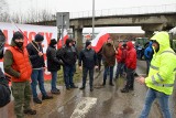 Protest rolników z województwa świętokrzyskiego w Staszowie. Mówią "nie" napływowi ukraińskiego zboża do Polski. Zobacz zdjęcia i film